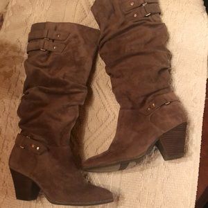 Knee high boots suede tan size 6